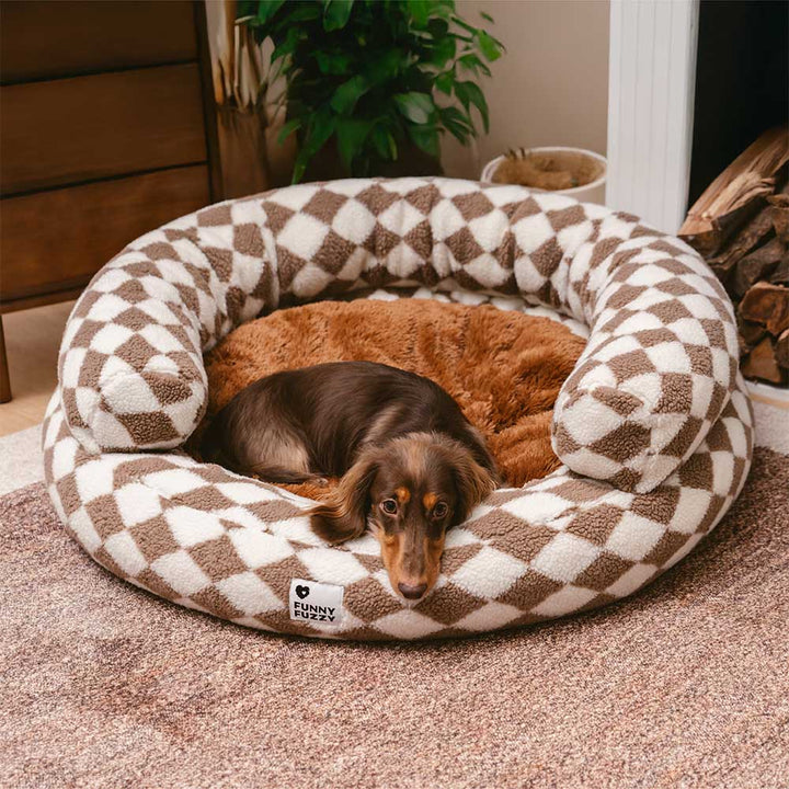 Washable donut dog bed featuring a classic argyle pattern, ideal for deep sleep.