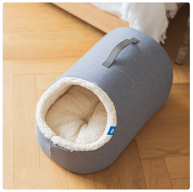 Warm cat house bed, an essential cat accessory with a fluffy border designed for comfort