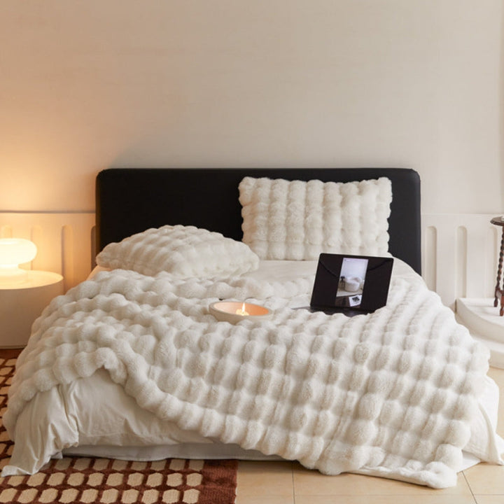Cozy faux rabbit fur bubble blanket and matching pillowcase set, hypoallergenic bedding