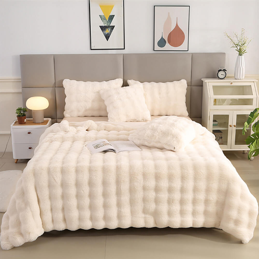 Pet friendly faux fur bubble blanket and pillowcase, designed for ultimate comfort