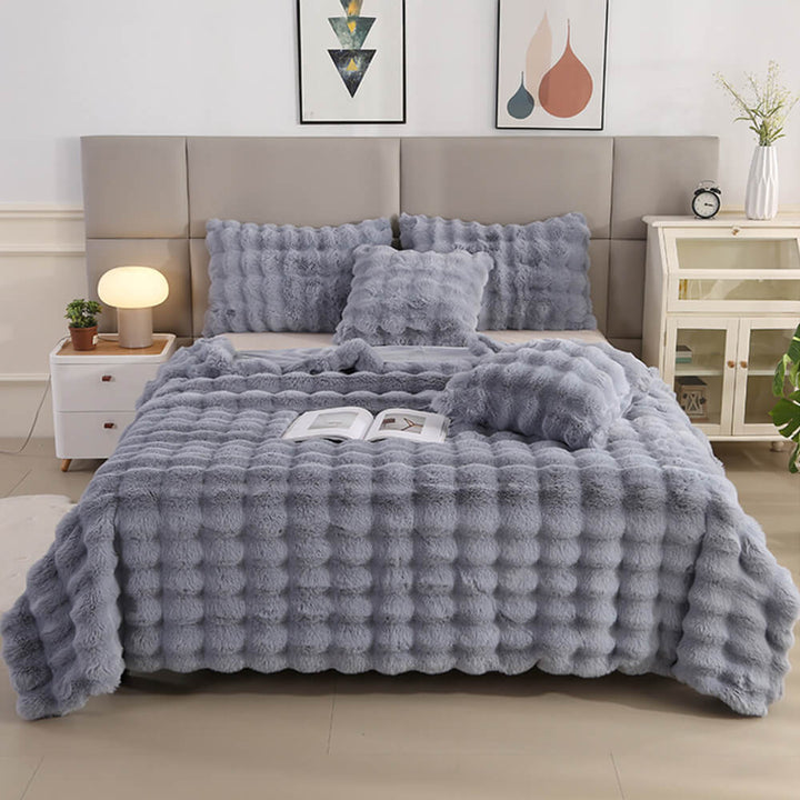 Luxurious bedding: faux rabbit fur bubble blanket and plush pillowcase set