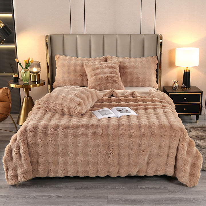 Comfortable faux fur bubble blanket with coordinating pillowcase, perfect for any season