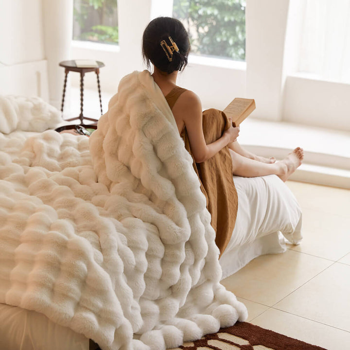 Unisex bedding set with soft faux fur bubble texture, includes blanket and pillowcase