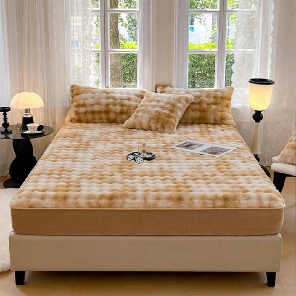 High-quality faux rabbit fur fitted sheet, extra soft and warm, for a comfortable sleep.