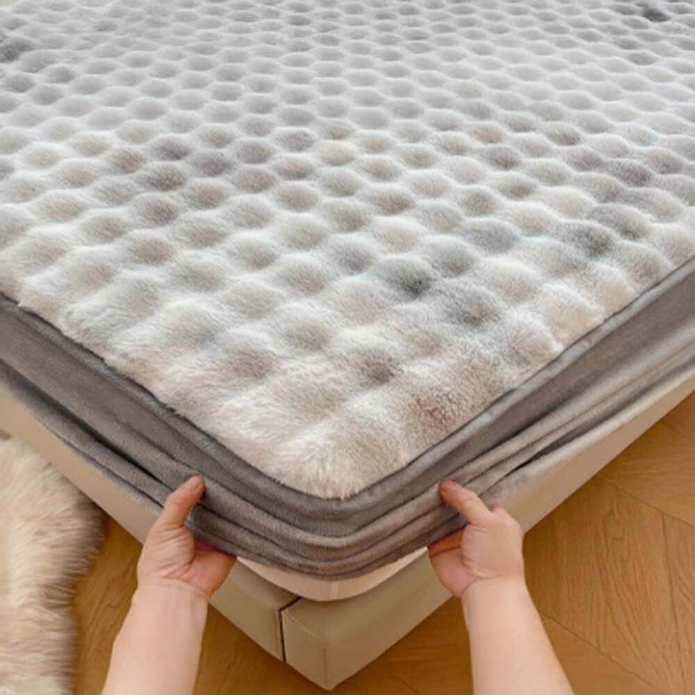 Smooth and soft faux rabbit fur fitted sheet, offering superior comfort and warmth.