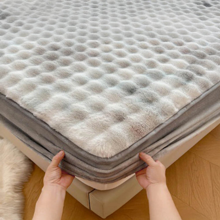 Smooth and soft faux rabbit fur fitted sheet, offering superior comfort and warmth.