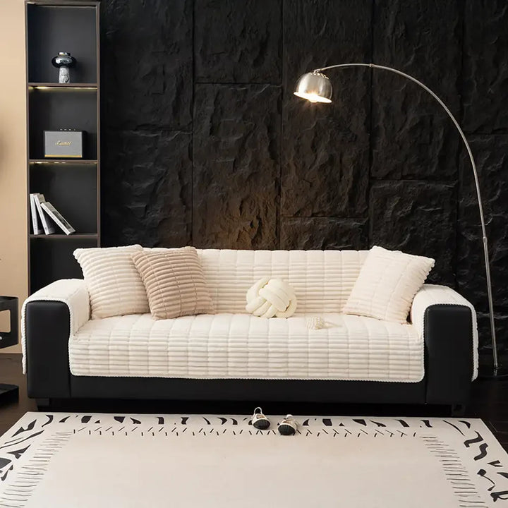 Anti-slip flannel couch cover, ensuring a secure fit on any sofa type for pet owners.