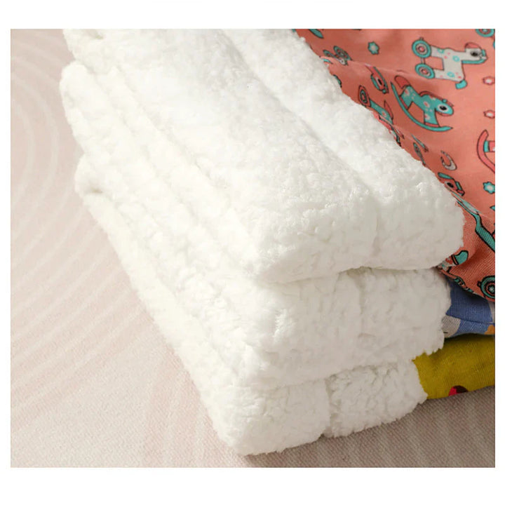 Premium pet supplies: a cozy cat sleeping bag and durable play tunnel, a perfect hideaway for cats.