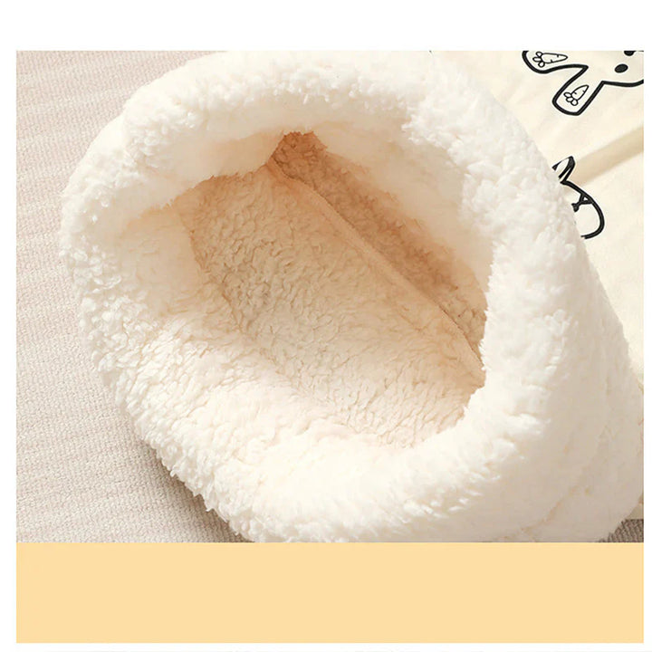 Comfortable unisex cat sleeping bag for deep sleep, with an attached tunnel for playful exploration.
