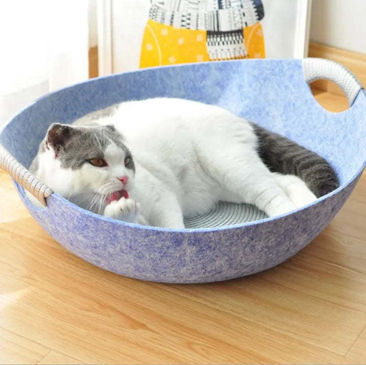 Soft felt cat basket in a modern design, offering a comfortable pet lounge for any cat.