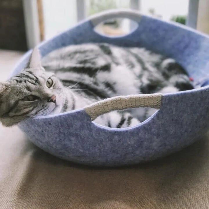 Stylish light grey felt pet bed, a comfortable cat basket for your feline's ultimate relaxation.