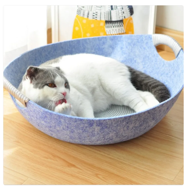 Felt cat bed featuring practical handles, ensuring this feline accessory is a portable pet comfort solution.