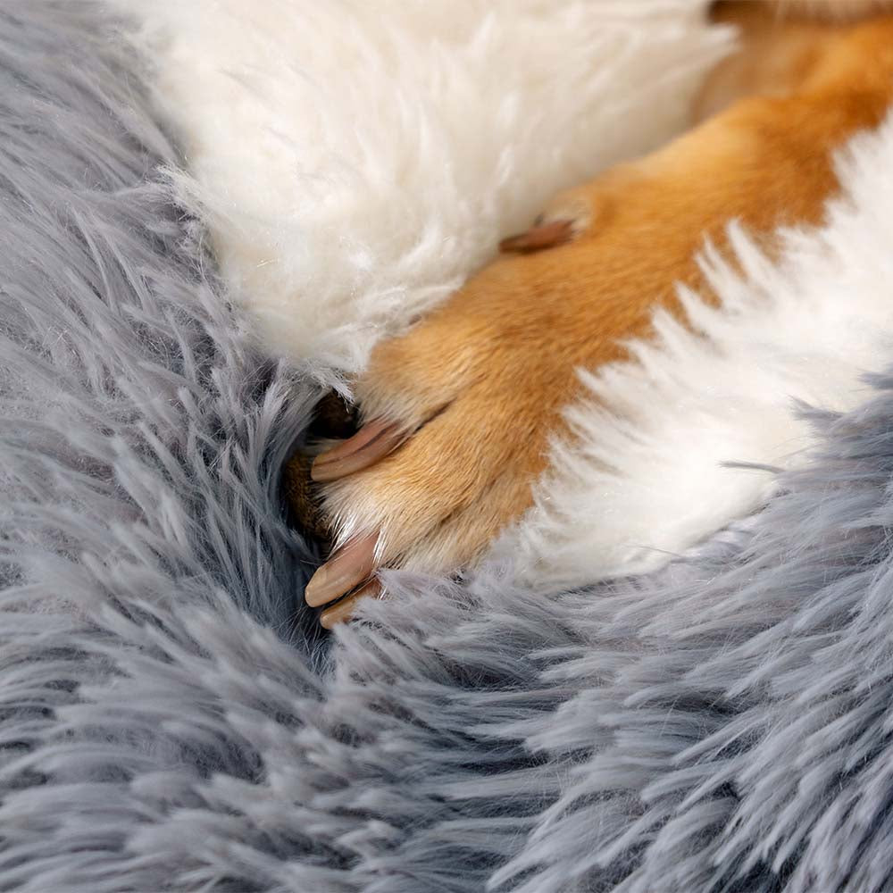 Detail of the non-slip bottom of a fluffy pet bed, ensuring stability and safety for your dog.