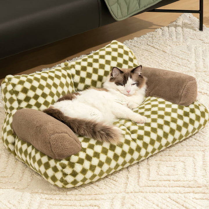 Cozy pet bed, diamond plaid pattern, perfect for small dogs or cats, vintage style