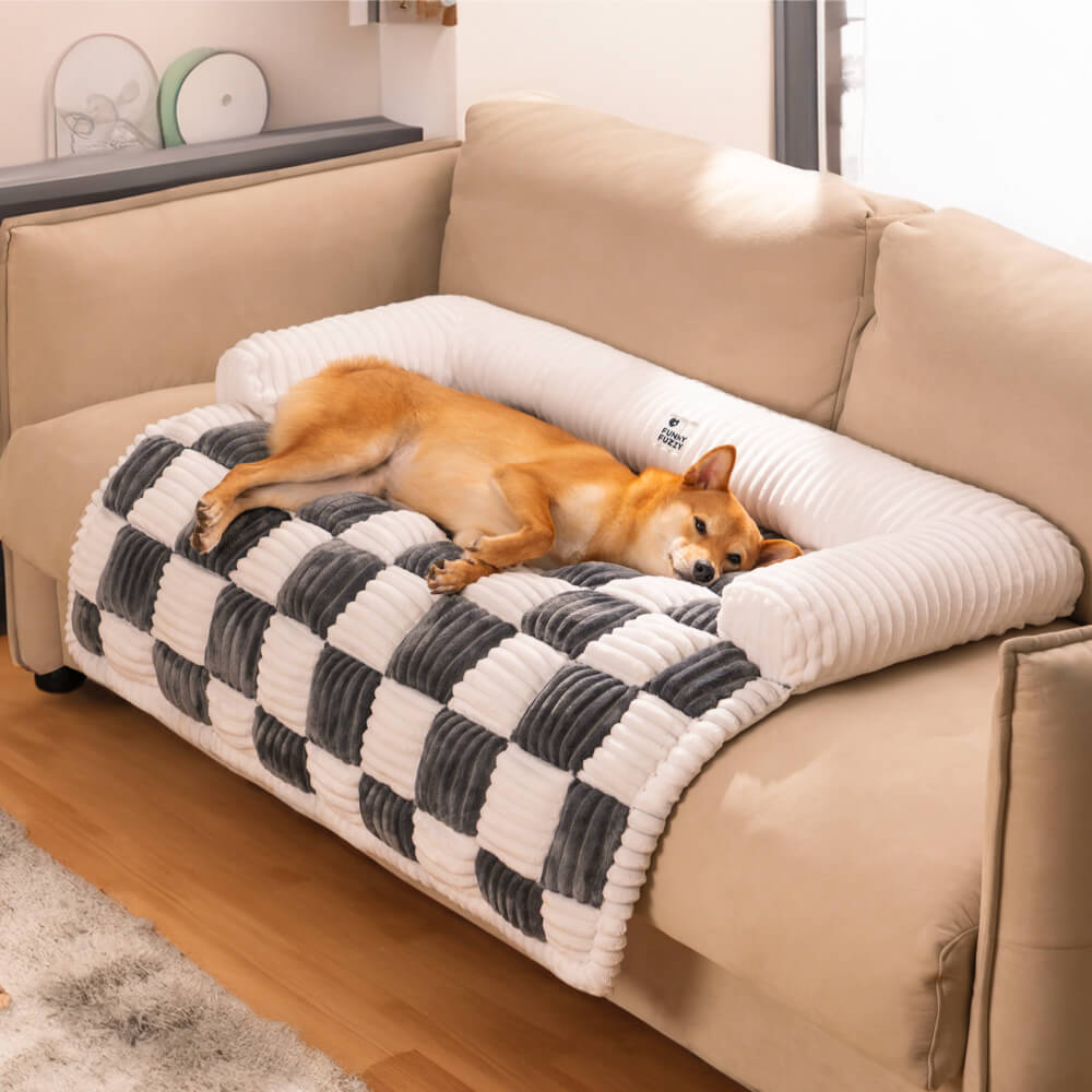 Machine washable plaid pet mat, ideal couch cover for homes with furry friends.