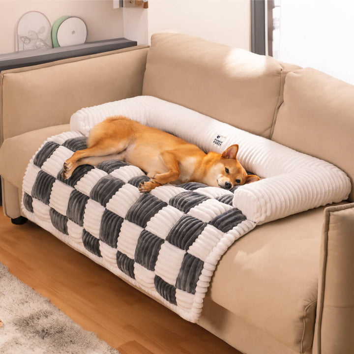 Machine washable plaid pet mat, ideal couch cover for homes with furry friends.