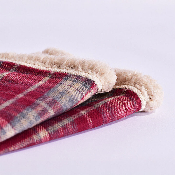 Ultra-soft sherpa fleece pet blanket with fashionable plaid print, machine washable.