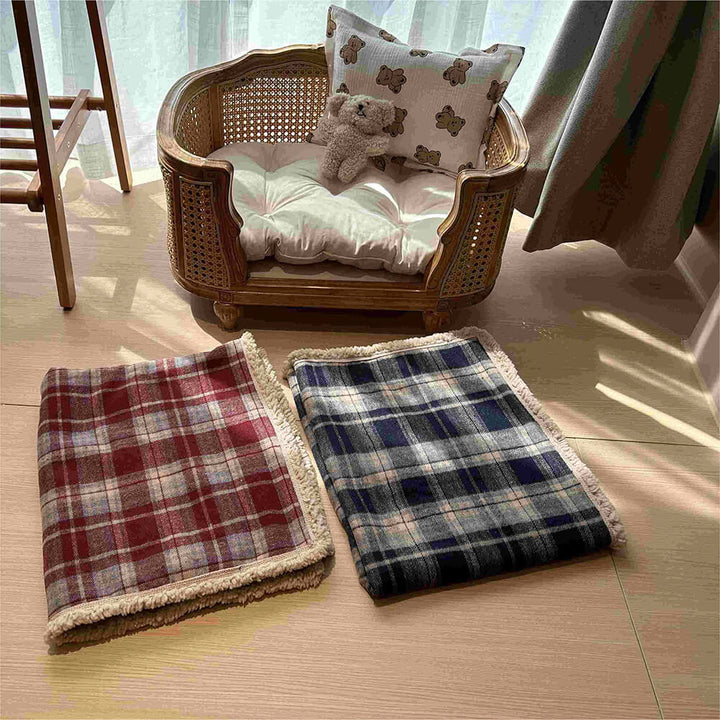 Durable & soft sherpa fleece pet blanket, red plaid pattern for dogs & cats.