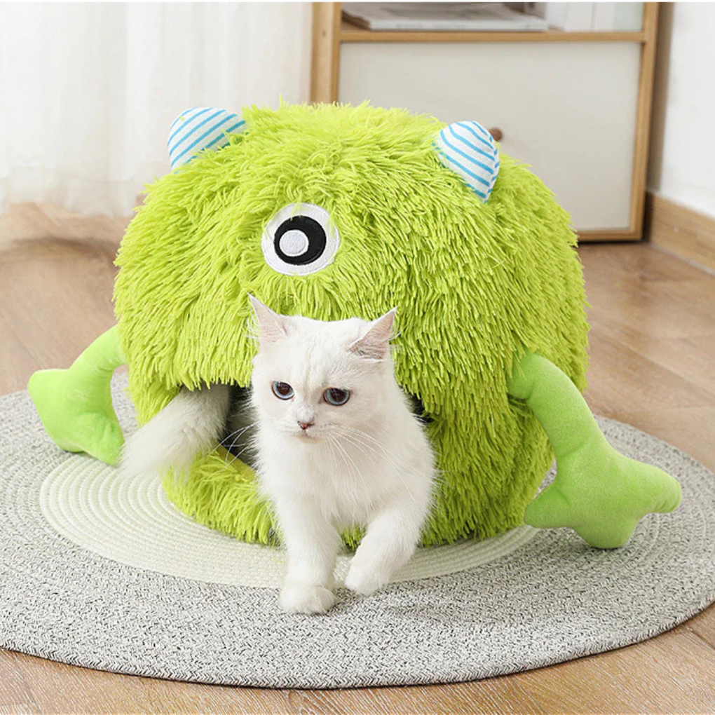 New4 non-slip round pet bed provides a comfy and cozy spot for cats or small dogs to rest.