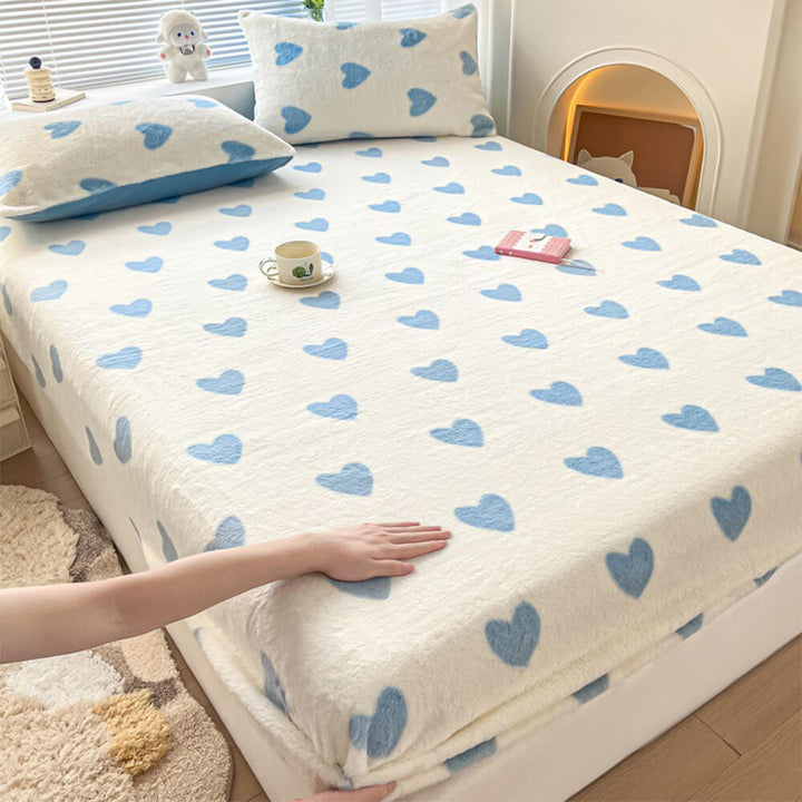 Machine washable velvet fitted sheet and pillowcase set, for easy care and lasting softness