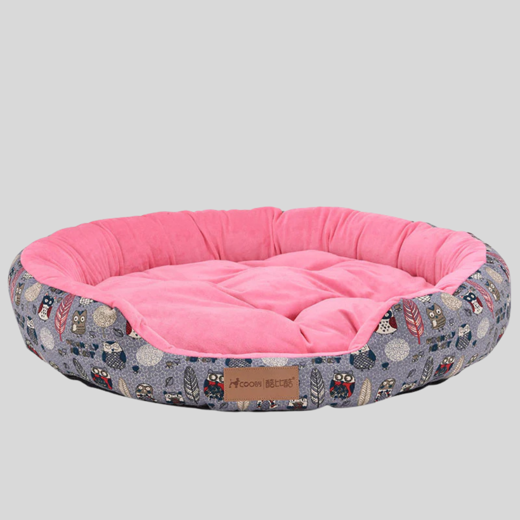 Warm pet bed house, ideal for small dogs or cats seeking a cozy winter retreat.