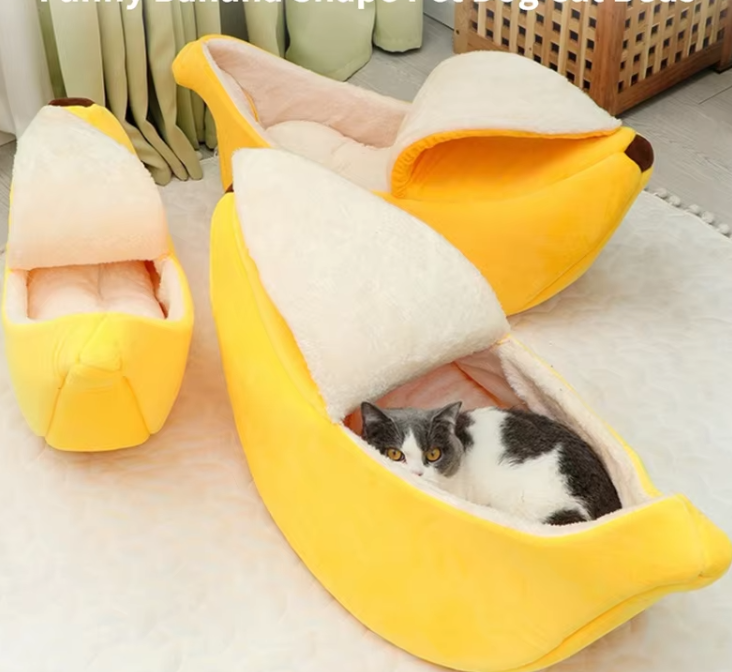 Pet bed for cats and dogs, a comfortable and stylish banana-shaped winter nest.