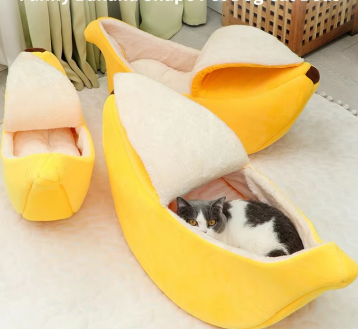 Pet bed for cats and dogs, a comfortable and stylish banana-shaped winter nest.