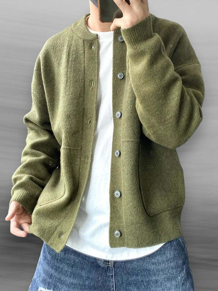 Comfortable men's lightweight casual cardigan for everyday wear. A versatile long-sleeve top, ideal for stylish layering.
