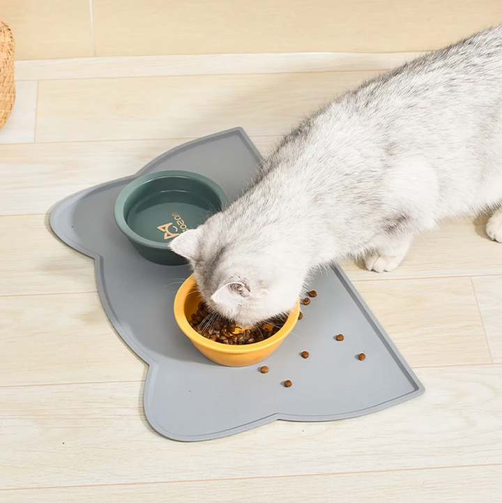 Enhance pet hygiene with this cat-shaped silicone non-slip mat, perfect for pet bowls and feeding.