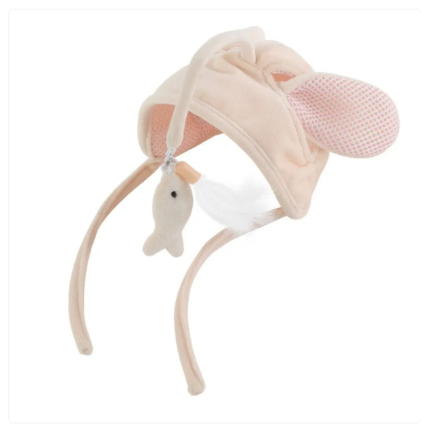 Cat enrichment toy: Pet hat with a feather pendant, stimulating curiosity and hunting instincts.