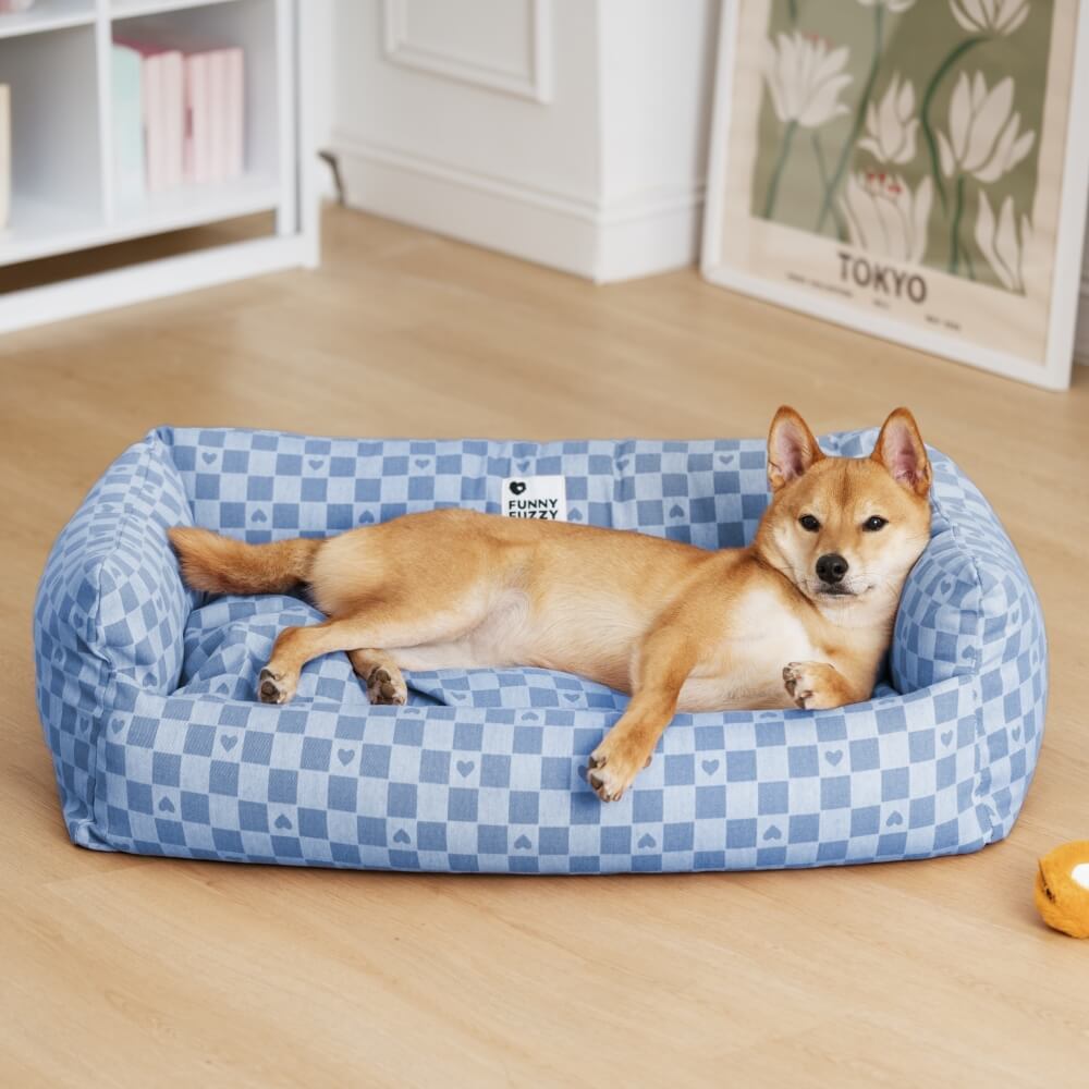 Pet furniture, deep sleeping dog bed with a reversible mat for cozy rest