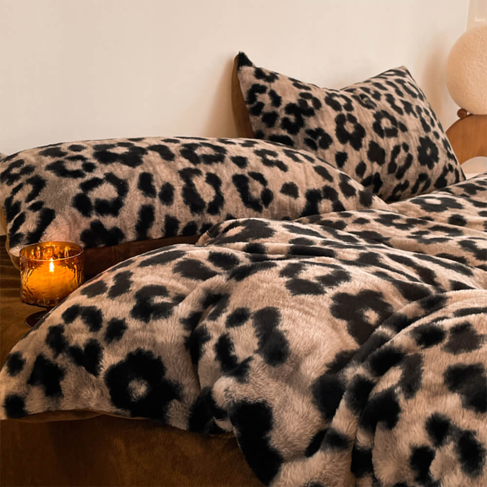 Soft-touch double-sided velvet sheets with a vibrant floral pattern, perfect for cozy nights