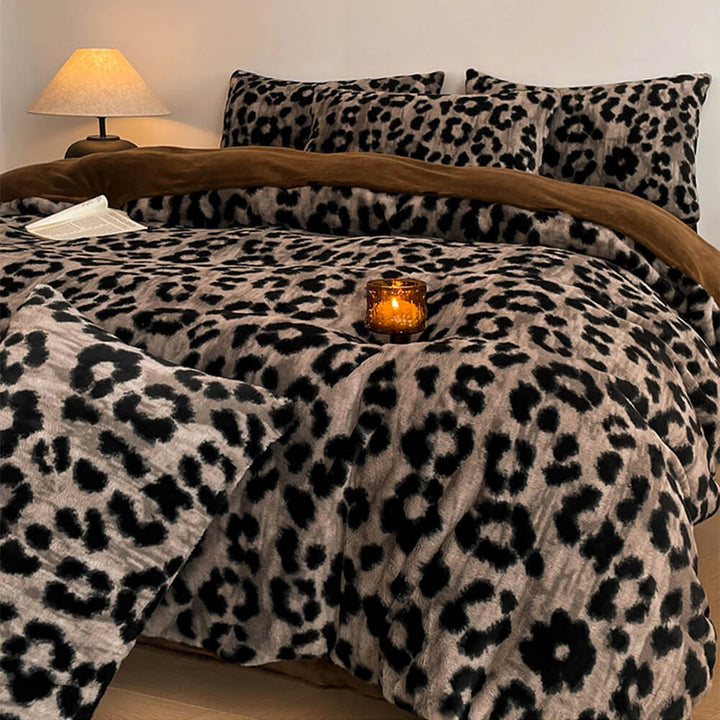 Luxurious floral velvet quilt and matching sheets, ideal for a chic and comfortable home decor