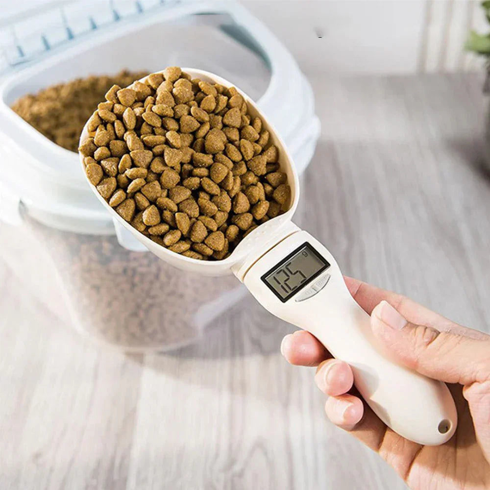 Electronic pet food scale spoon, ideal for accurately measuring cat and dog food portions.
