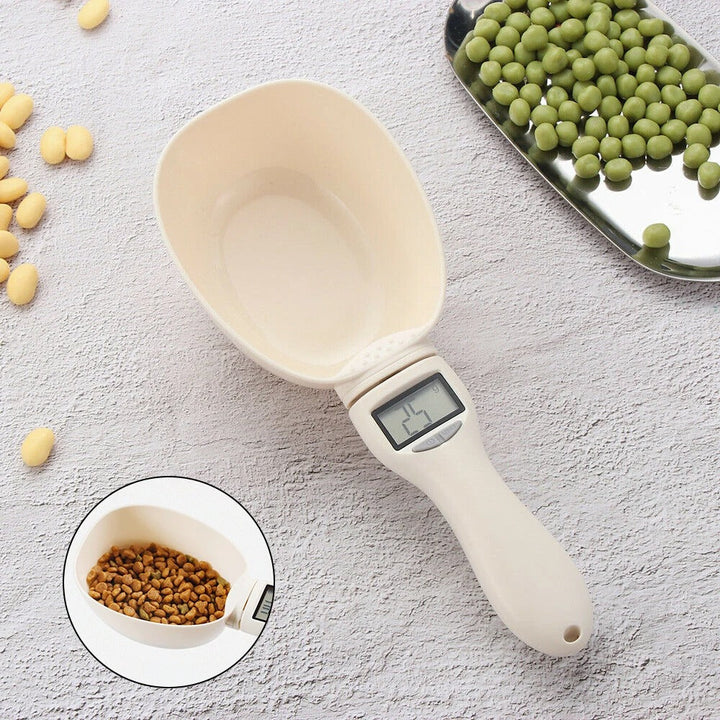 Pet care digital measuring spoon for exact food weighing for dogs and cats, healthy feeding.