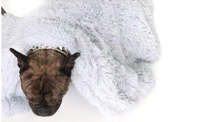 Soft pet throw blanket, machine washable, vegan fur for dog anxiety, comfortable design