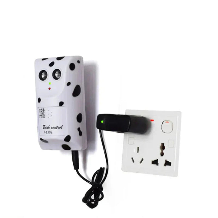 Packaging of Dog Bark Control Ultrasonic Training Device, highlighting features