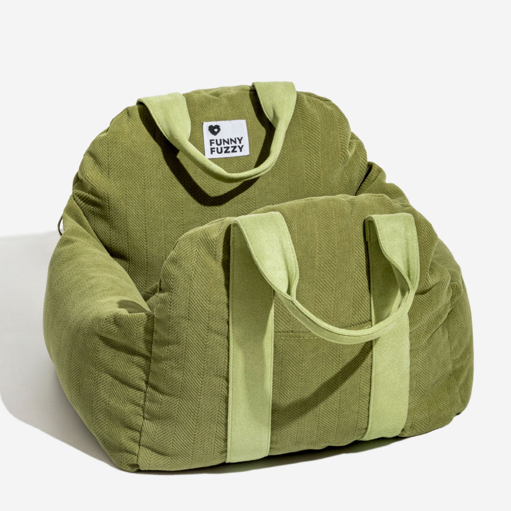 Detail of the non-slip bottom of the dog car seat, ensuring stability during pet travel