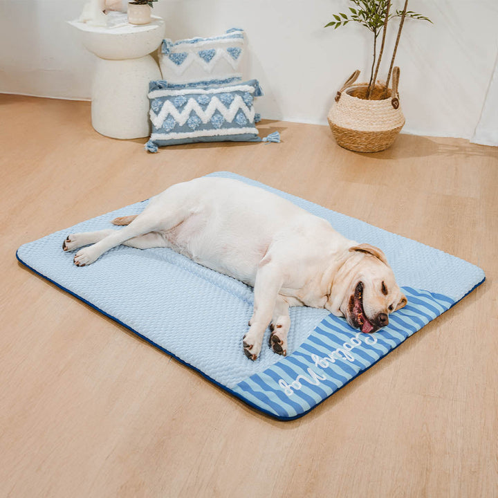 Dog cooling mat with a smooth, durable surface, easy to clean and maintain hygiene.