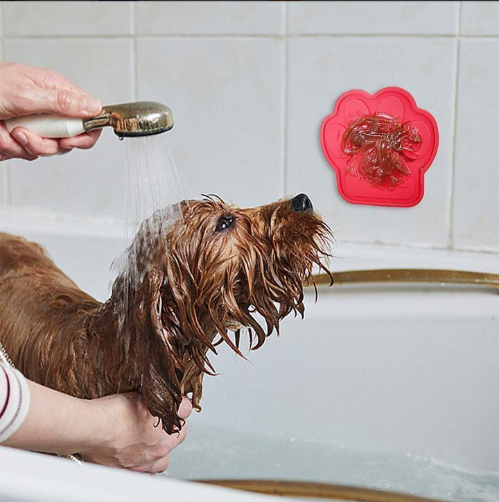 Textured dog lick mat a durable pet grooming accessory and anxiety-reducing slow feeder