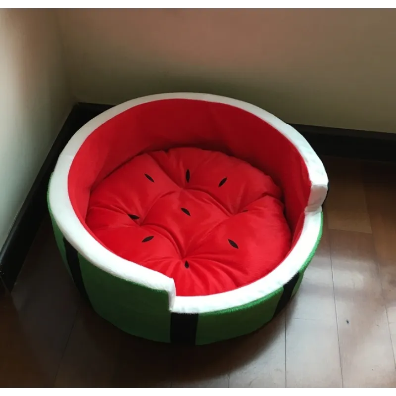 Washable pet bed, watermelon style, soft and plush for a dog's comfortable rest