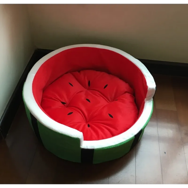 Washable pet bed, watermelon style, soft and plush for a dog's comfortable rest