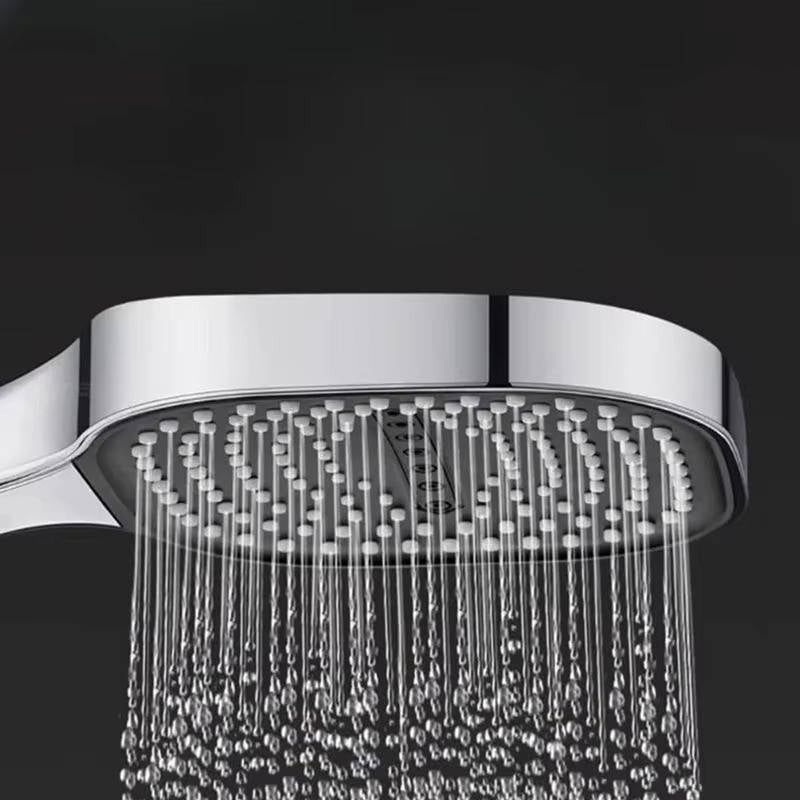 Improved water quality with this universal filtered shower head. Enjoy 3 customizable, high-pressure spray settings.