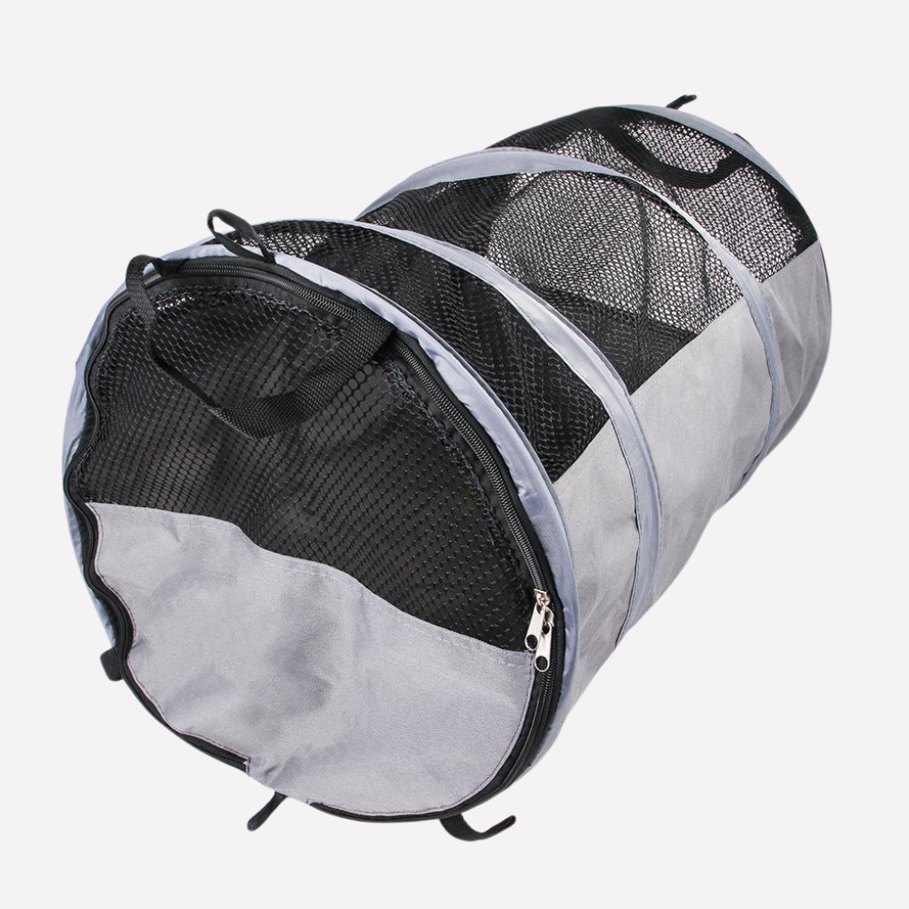 Unisex pet travel carrier with good ventilation, suitable for dog or cat journeys.
