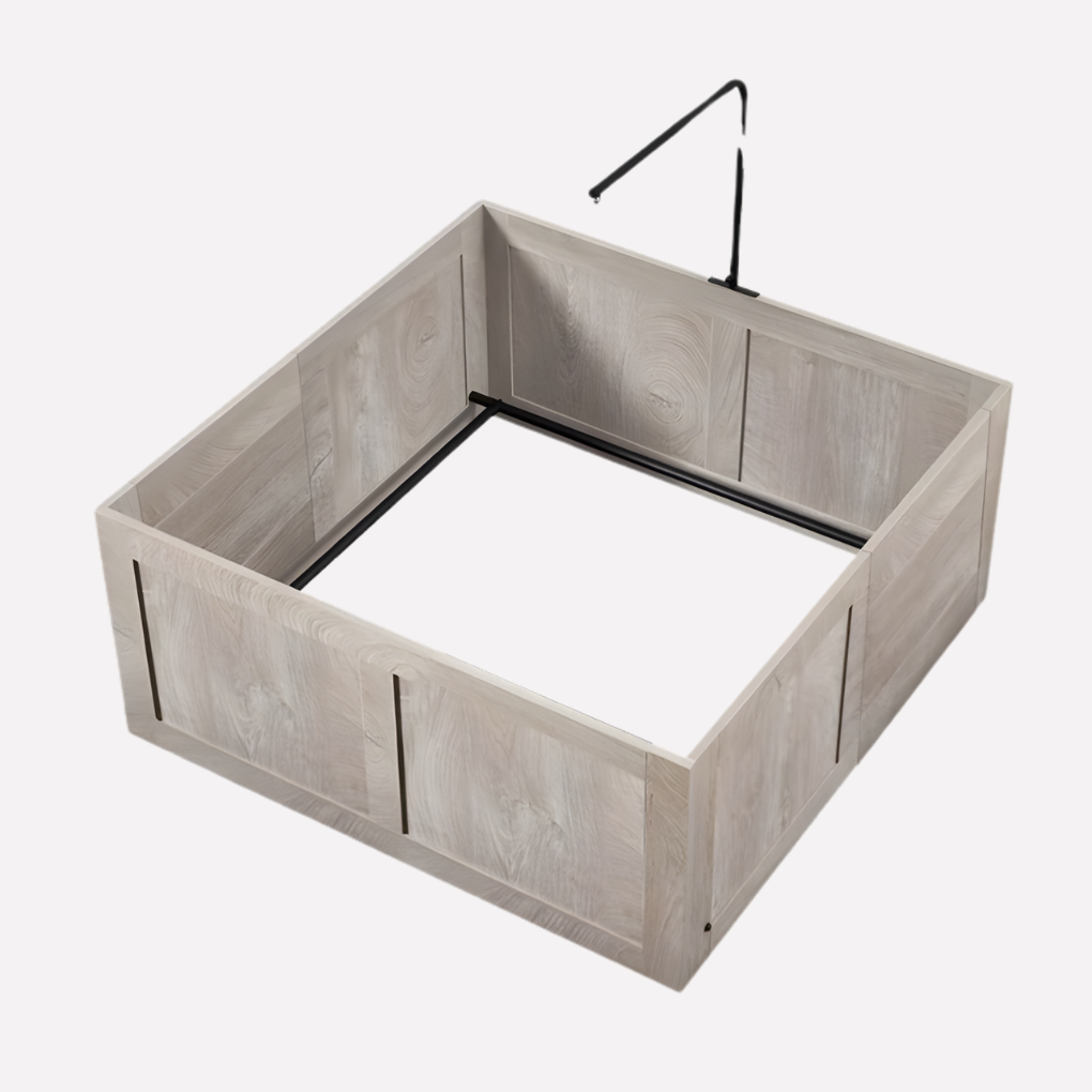 Durable pet whelping box for dogs & cats, ideal for birthing & newborn puppies or kittens.