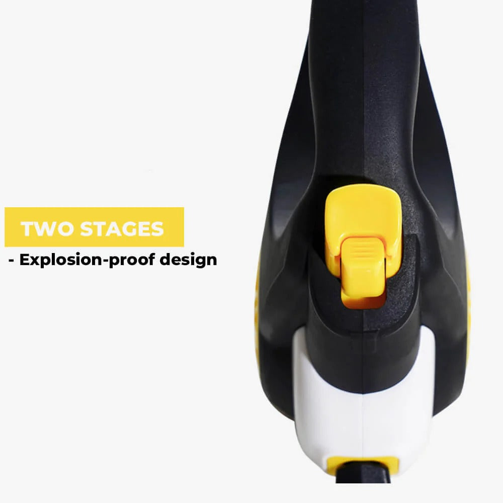 Pet safety retractable leash with strong nylon webbing, ideal for medium to large dog breeds.