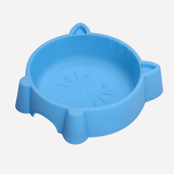 Sustainable pet feeder, a cute cat face bowl in eco-friendly material for small dogs or cats.