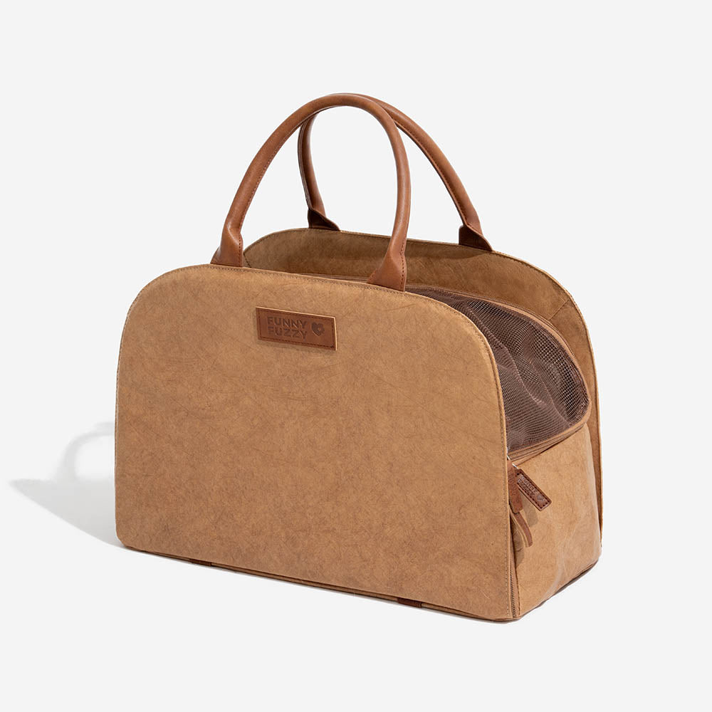 Eco-conscious pet carrier, designed for convenience and pet comfort
