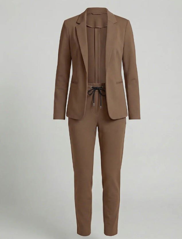 Effortless chic women's tailored two-piece suit set. Comfortable blazer & pants for elegant work or everyday.