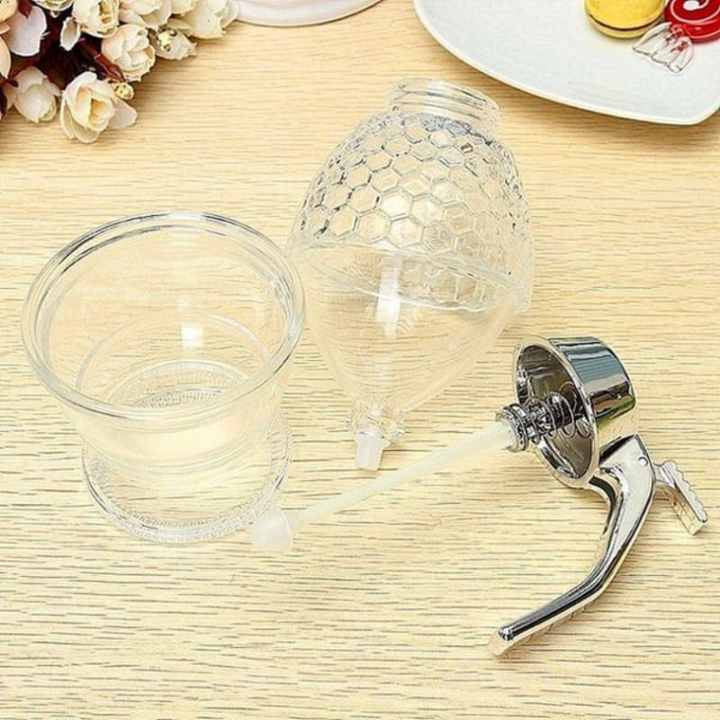Modern transparent drip-free honey dispenser, an elegant and practical serving solution for any kitchen.